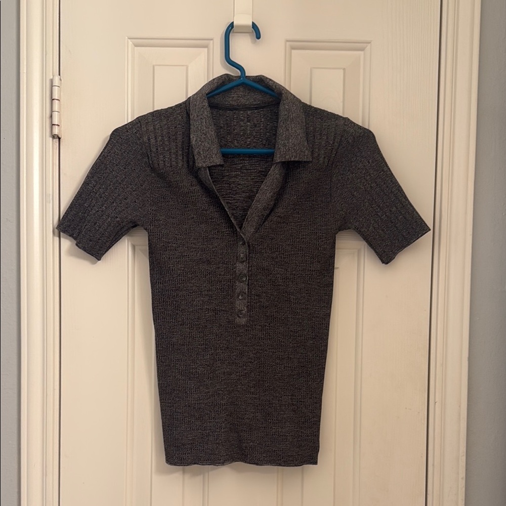 Women’s Short-Sleeve Polo Tee in Charcoal